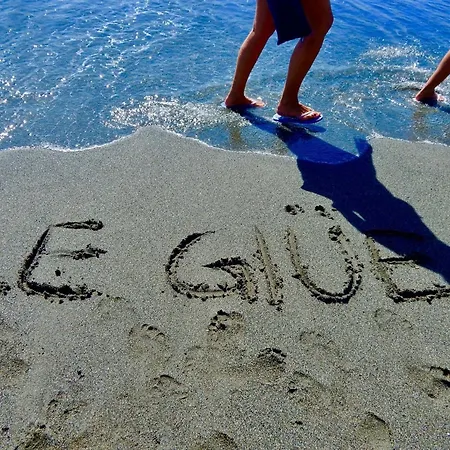 Le Giuee Guest house Genoa