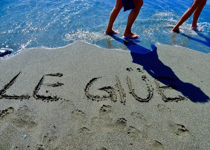 Le Giuee Guest house Genoa