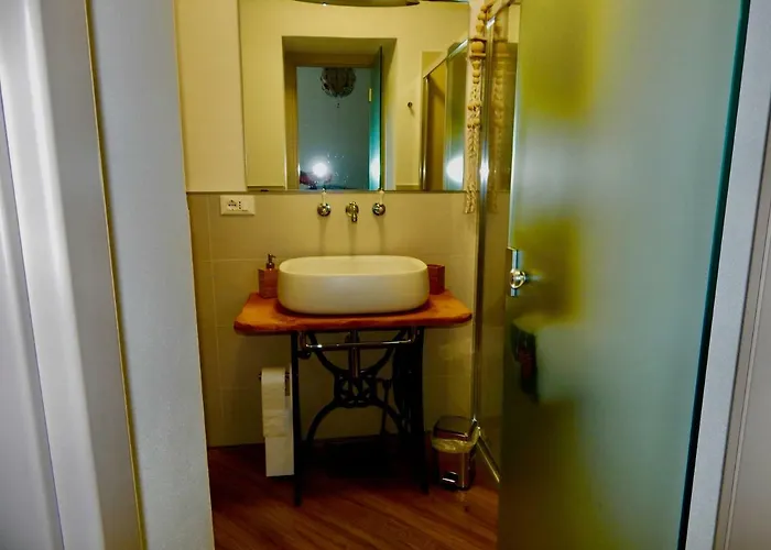 Le Giuee Guest house Genoa