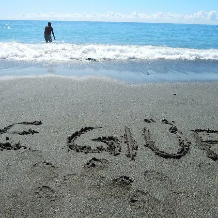 Le Giuee Guest house Genoa
